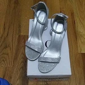 Perfect heels for wedding 💒... Only wore once for